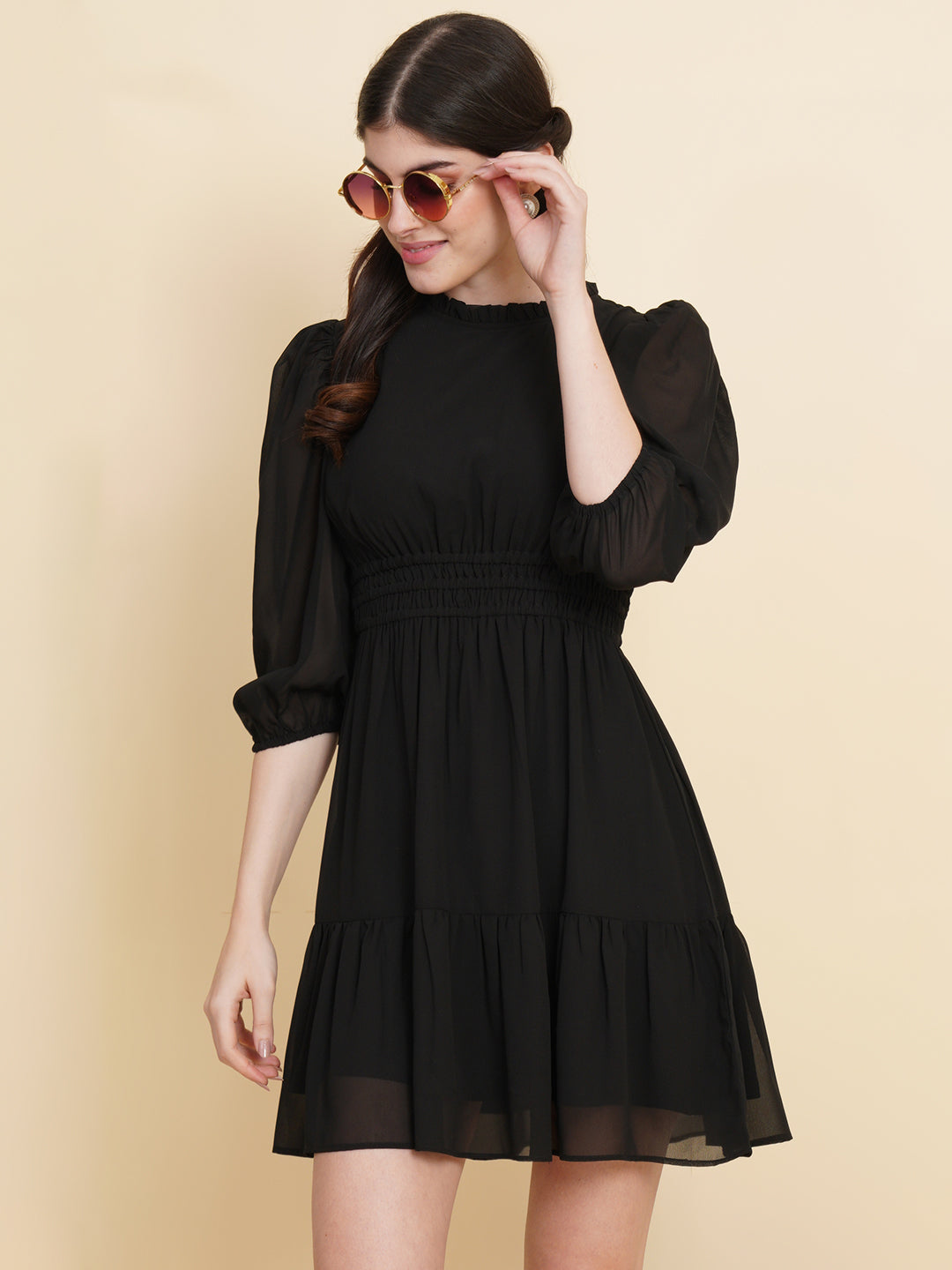 Step into style and embrace your femininity with our stunning black short dress for women! Featuring a ruched waist and a playful ruffled hem, this dress effortlessly combines elegance and flirtiness. It's the perfect choice for any occasion, whether it's a brunch date or a night out on the town.