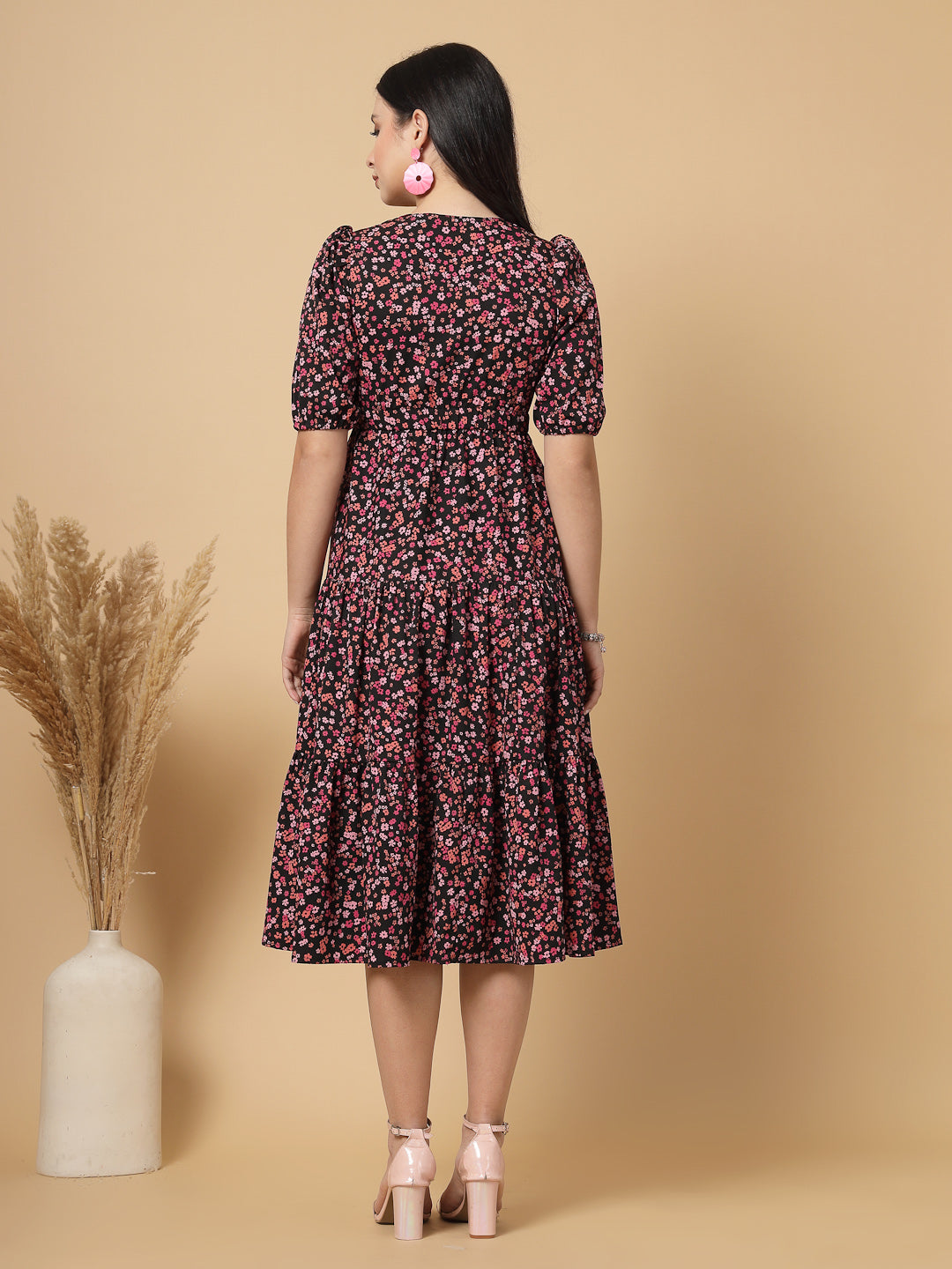 Tiered to perfection, this tier midi dress features a comfortable elasticated waist that creates a flawless fit-and-flare silhouette. Dress it up or down for effortless style.
This elegant tier dress effortlessly defines your shape, creating a feminine silhouette that's perfect for any occasion.