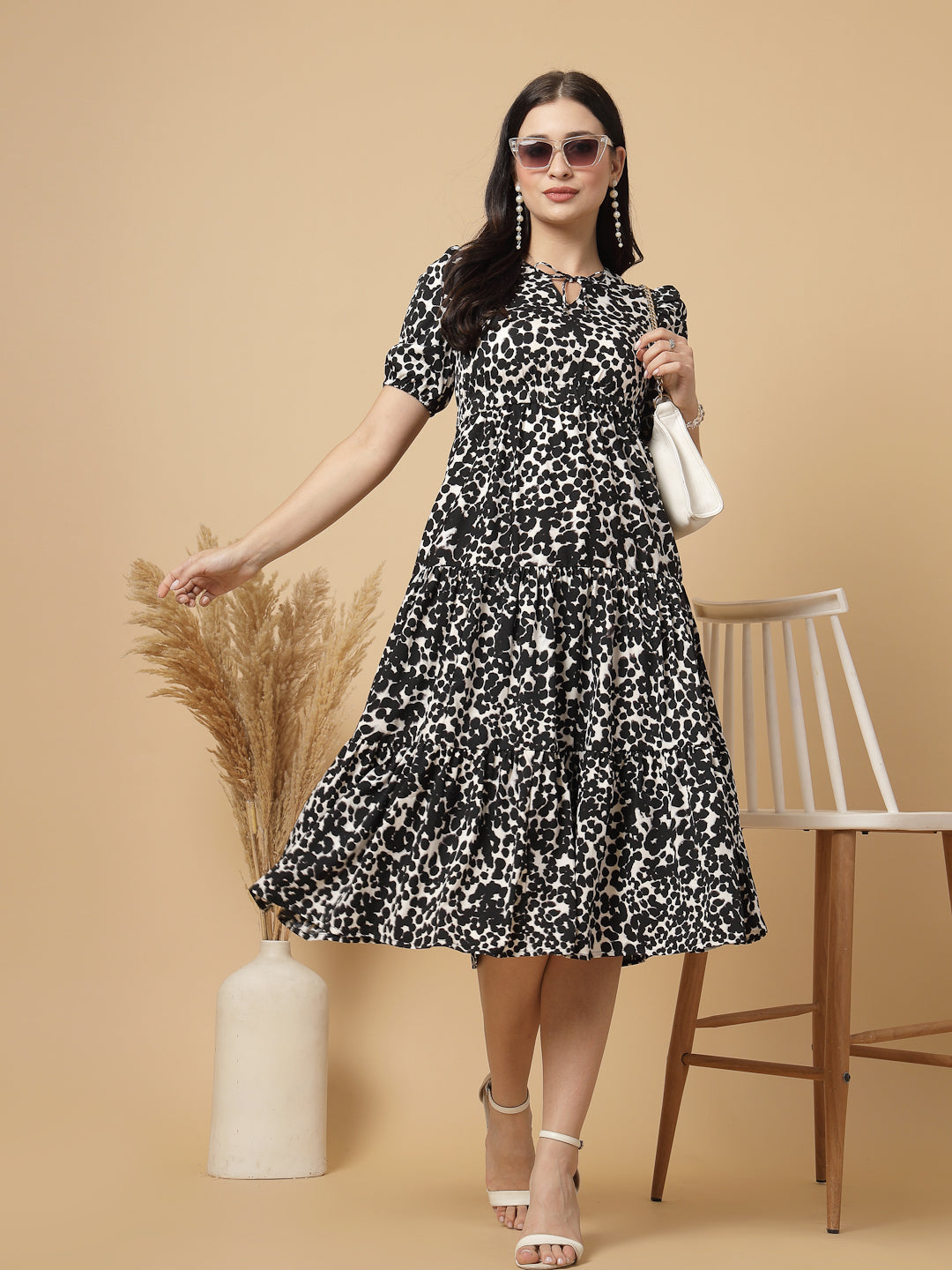 Tiered to perfection, this tier midi dress features a comfortable elasticated waist that creates a flawless fit-and-flare silhouette. Dress it up or down for effortless style.
This elegant tier dress effortlessly defines your shape, creating a feminine silhouette that's perfect for any occasion.