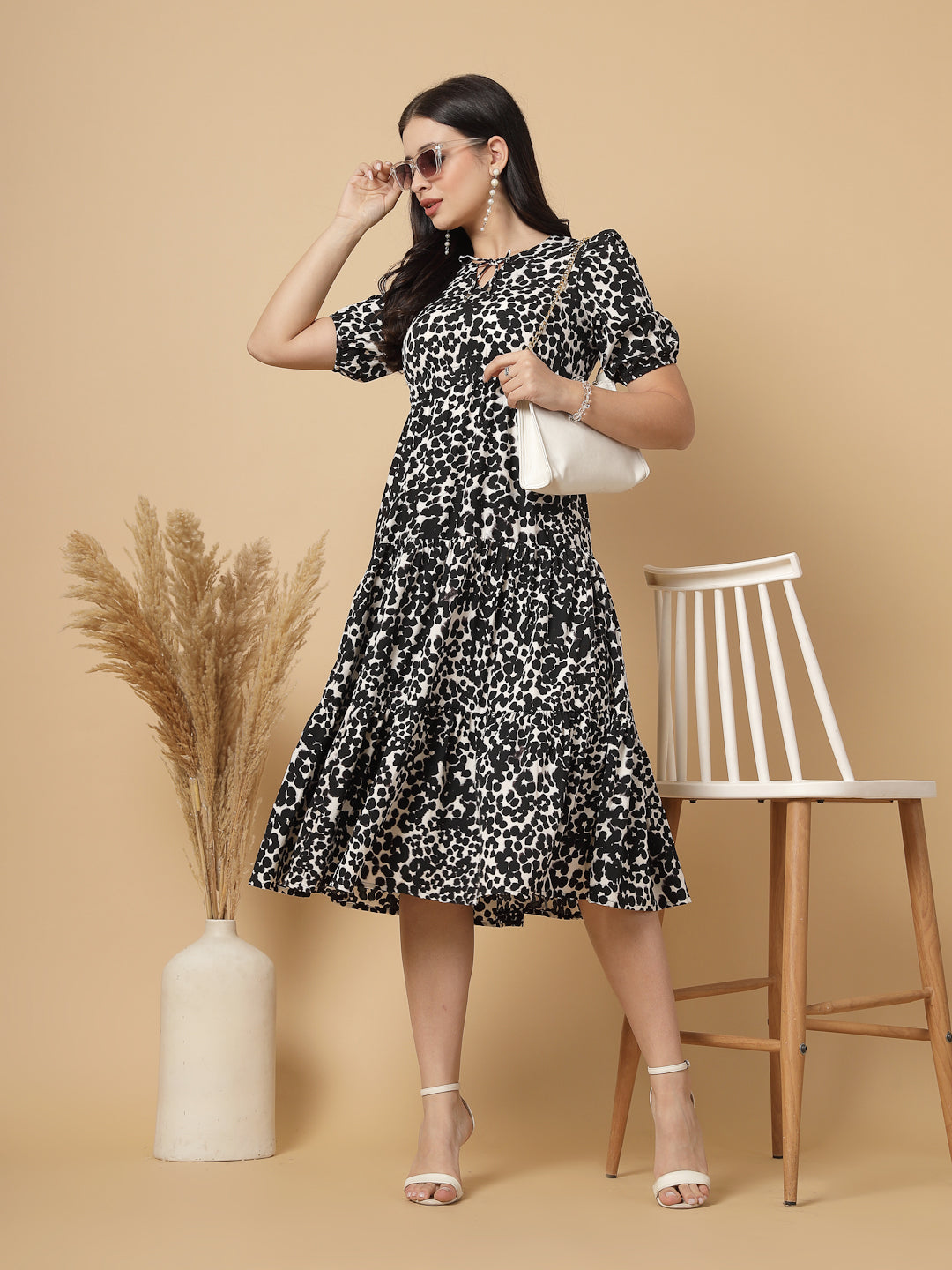 Tiered to perfection, this tier midi dress features a comfortable elasticated waist that creates a flawless fit-and-flare silhouette. Dress it up or down for effortless style.
This elegant tier dress effortlessly defines your shape, creating a feminine silhouette that's perfect for any occasion.
