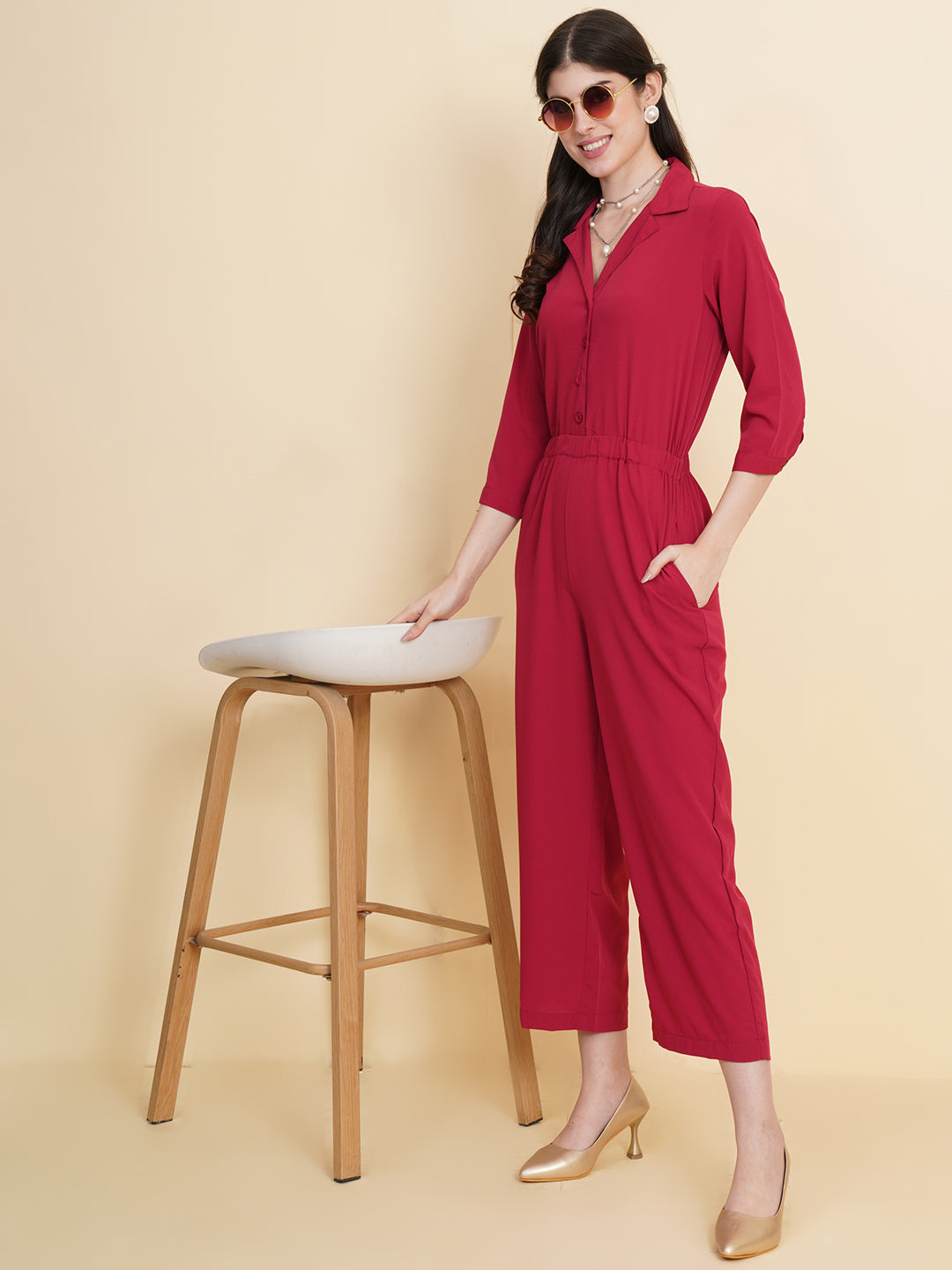 Get ready to make a bold statement with our black formal jumpsuit for women! Tailored in crepe, it features a coat collar with front buttoning and elasticated waist and two side pockets to slip in your essentials. This elegant piece combines sleekness and sophistication, perfect for official and casual wear.