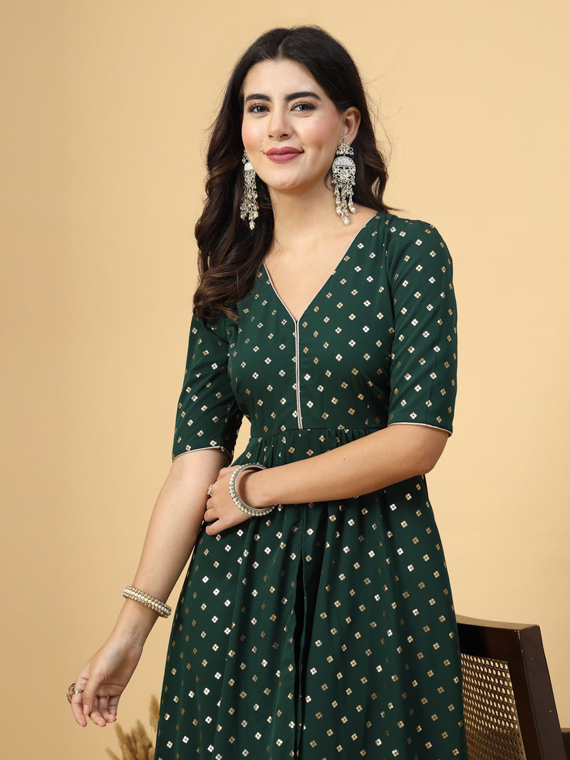 Our green color formal dress for women is a trendy outfit which will make head turned! This formal wear is budget friendly &amp; well suited for a festive gathering with your loving ones. This semi formal attire in-cooperates a high low pattern with double layers at front and a zip closure at back for easy slip in. This is definitely going to be one of your new look dresses !&nbsp;