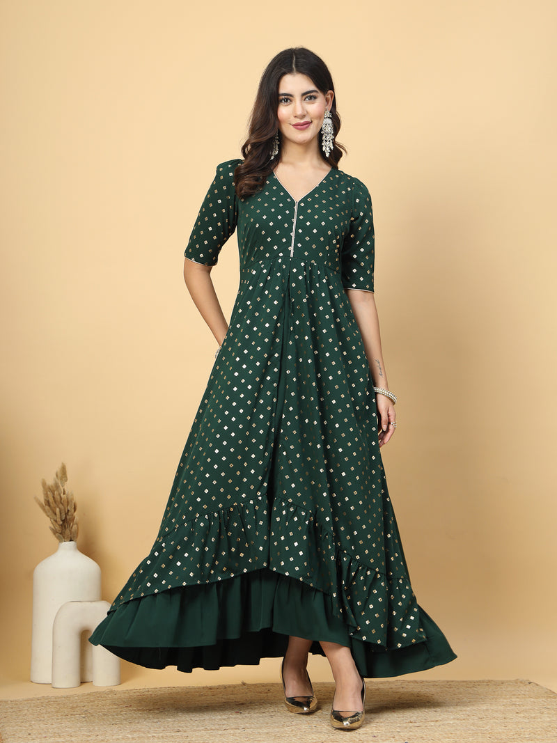 Our green color formal dress for women is a trendy outfit which will make head turned! This formal wear is budget friendly &amp; well suited for a festive gathering with your loving ones. This semi formal attire in-cooperates a high low pattern with double layers at front and a zip closure at back for easy slip in. This is definitely going to be one of your new look dresses !&nbsp;