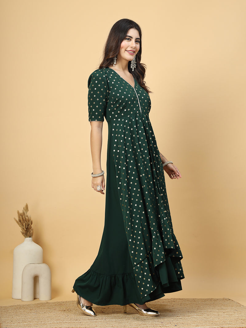 Our green color formal dress for women is a trendy outfit which will make head turned! This formal wear is budget friendly &amp; well suited for a festive gathering with your loving ones. This semi formal attire in-cooperates a high low pattern with double layers at front and a zip closure at back for easy slip in. This is definitely going to be one of your new look dresses !&nbsp;