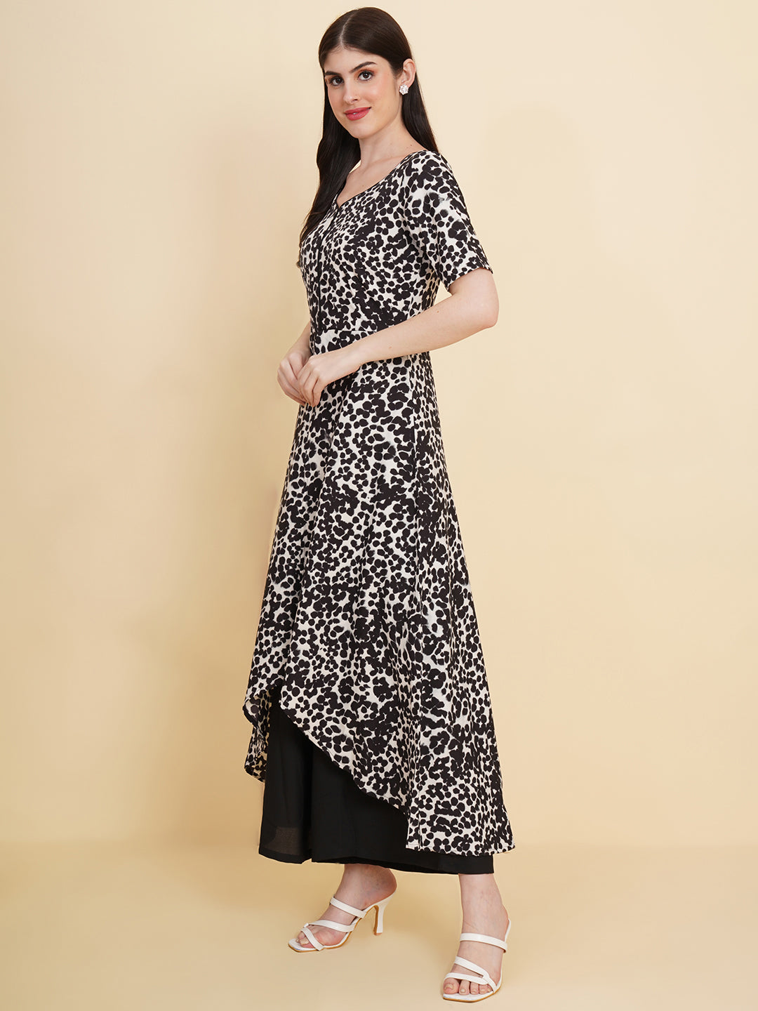 Make a stylish statement by this all time favourite jumpsuit for women, whether its official meetings or family gatherings, this will surly turn heads.  Zip Closure at Back | Fabric Crepe | Lining attached