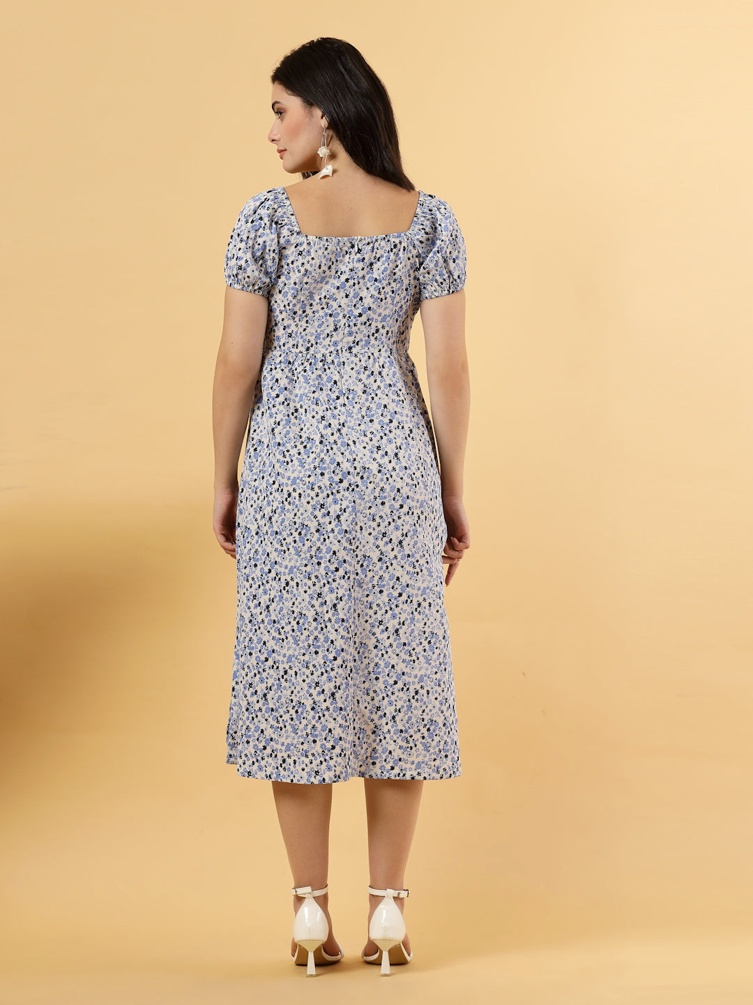 Sunshine in a dress! This flirty A-Line midi boasts a ruched bust, square neck, empire waist, and a flattering front slit – all adorned with gorgeous summer prints. 
Zip Closure at back.