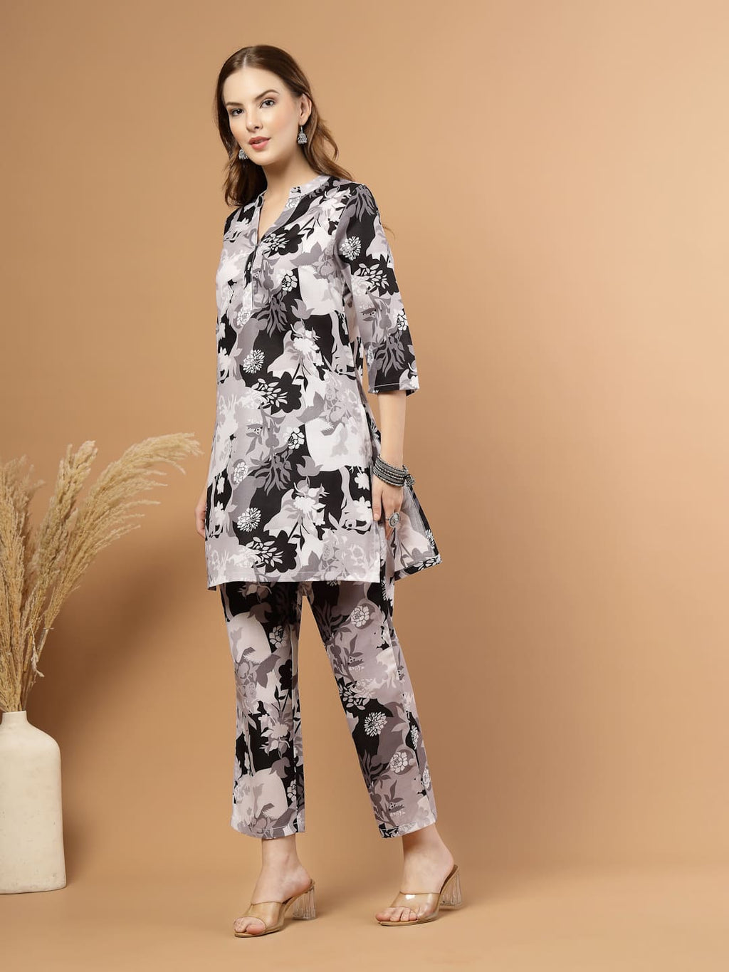 Black and white tropical printed kurta with matching bottoms, featuring soft breathable fabric and coordinated design for casual or festive wear.Black and white tropical printed kurta with matching bottoms, featuring soft breathable fabric and coordinated design for casual or festive wear, side view