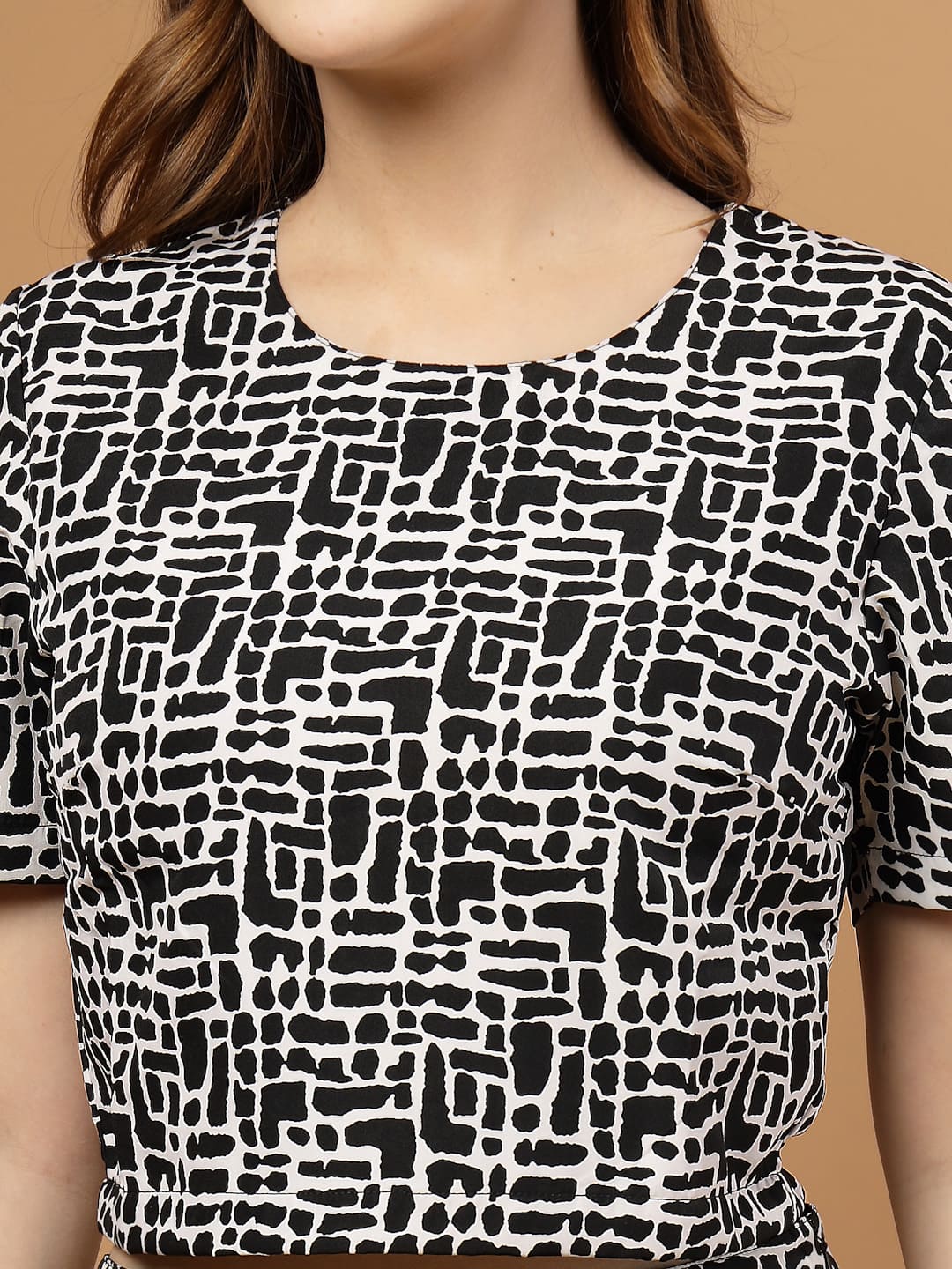 Black and white abstract printed women’s co-ord set featuring a blouson crop top paired with a straight skirt that has a stylish slit, perfect for a chic and modern look. top close up