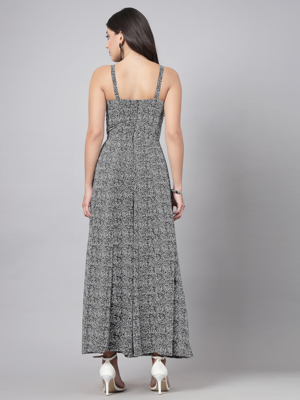     This stunning and playful black print jumpsuit for women & girls with a stylish cut at the waist is what your wardrobe just needs ! Complete your look with a pair of heels and a sling.   Colour : Black  Print : All over Print  Material : Crepe  Sleeve : Sleeveless  Zip Closure at Back   