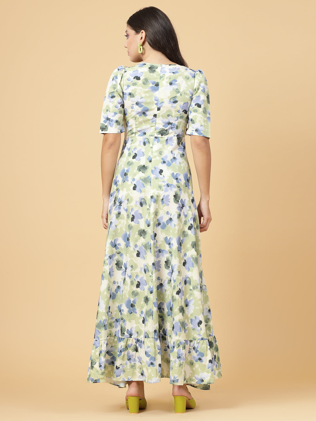 High Low Traditional Maxi Dresses Green in a beautiful floral print to add freshness in your wardrobe.  Tailored With Short Sleeve & 'V' Neck, has a high low double layer pattern at front.  Finished with a zip Closure at back for easy slip in.