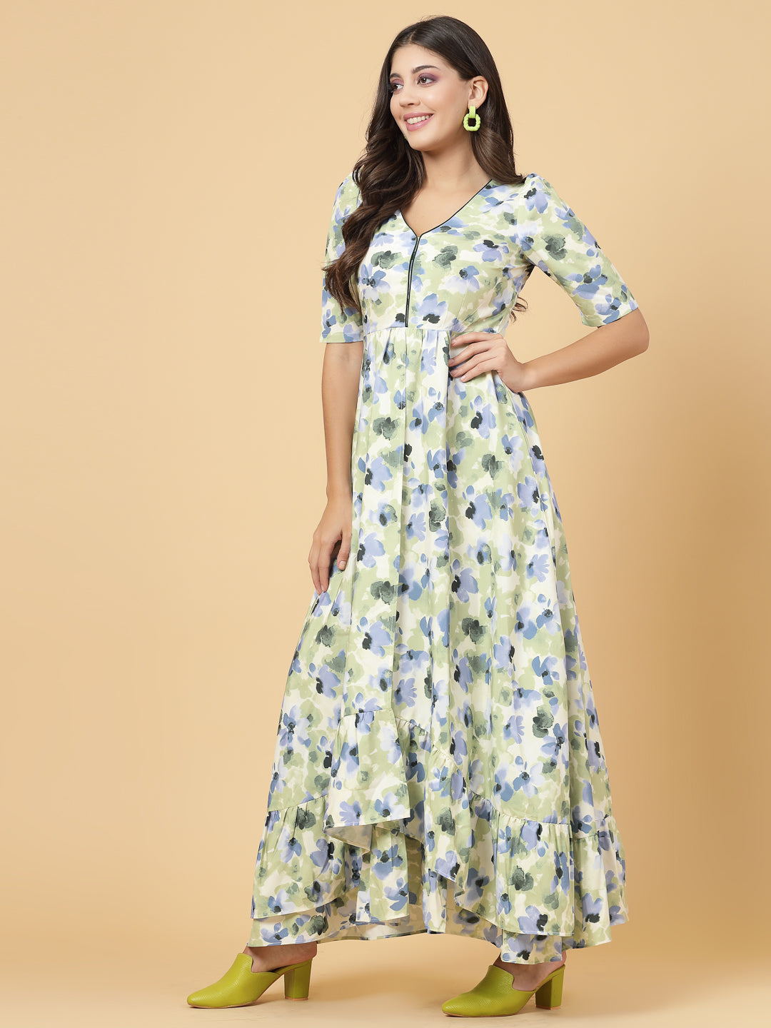 High Low Traditional Maxi Dresses Green in a beautiful floral print to add freshness in your wardrobe.  Tailored With Short Sleeve & 'V' Neck, has a high low double layer pattern at front.  Finished with a zip Closure at back for easy slip in.