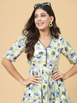 High Low Traditional Maxi Dresses Green in a beautiful floral print to add freshness in your wardrobe.  Tailored With Short Sleeve &amp; 'V' Neck, has a high low double layer pattern at front.  Finished with a zip Closure at back for easy slip in.