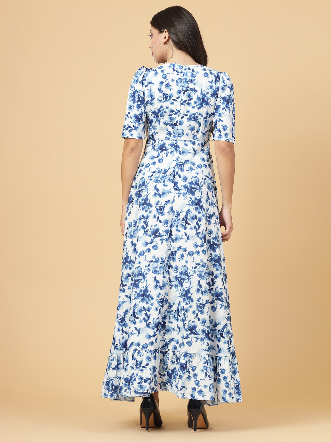 High Low Tradition Maxi Dresses Blue is a floral printed maxi dress for women.  Tailored With Short Sleeve & 'V' Neck, has a high low double layer pattern at front.  Finished with a zip Closure at back for easy slip in.