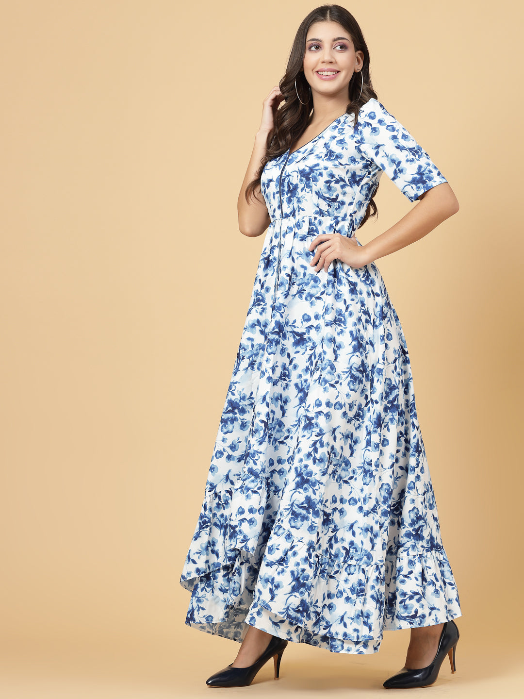 High Low Tradition Maxi Dresses Blue is a floral printed maxi dress for women.  Tailored With Short Sleeve & 'V' Neck, has a high low double layer pattern at front.  Finished with a zip Closure at back for easy slip in.
