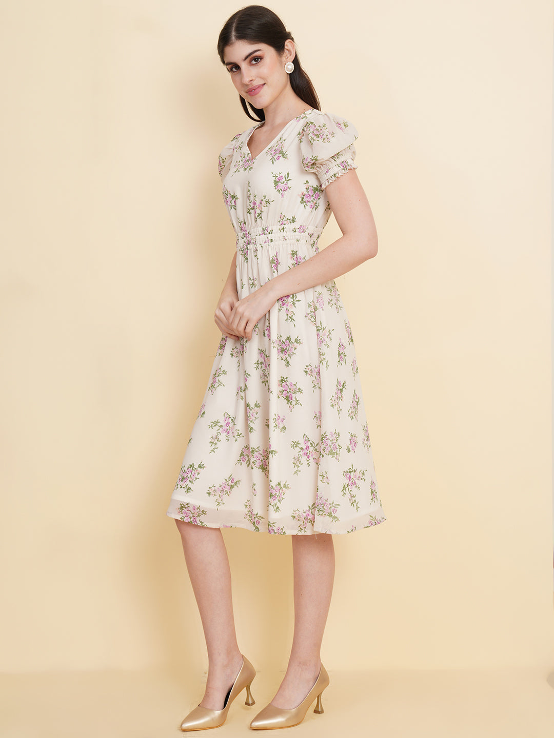 Slay the season in this refreshing cream print ruched waist dress for women. Tailored in a flowy silhouette, the dress features a floral print with attached lining and ruched detail on the waist.  Style Tip: Enhance your look with strappy sandals and a white sling bag.