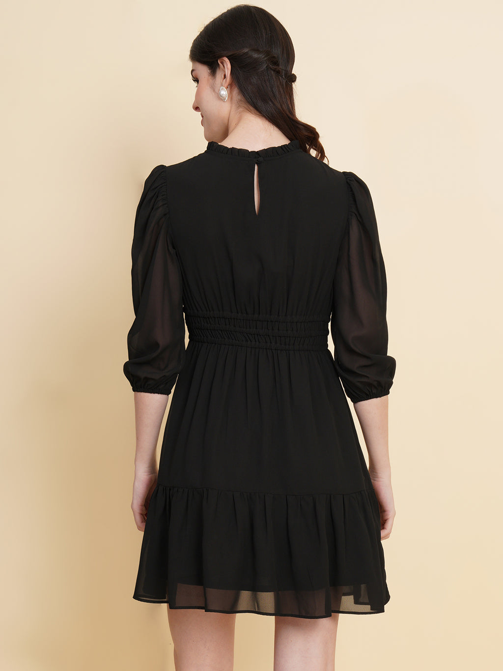 Step into style and embrace your femininity with our stunning black short dress for women! Featuring a ruched waist and a playful ruffled hem, this dress effortlessly combines elegance and flirtiness. It's the perfect choice for any occasion, whether it's a brunch date or a night out on the town.