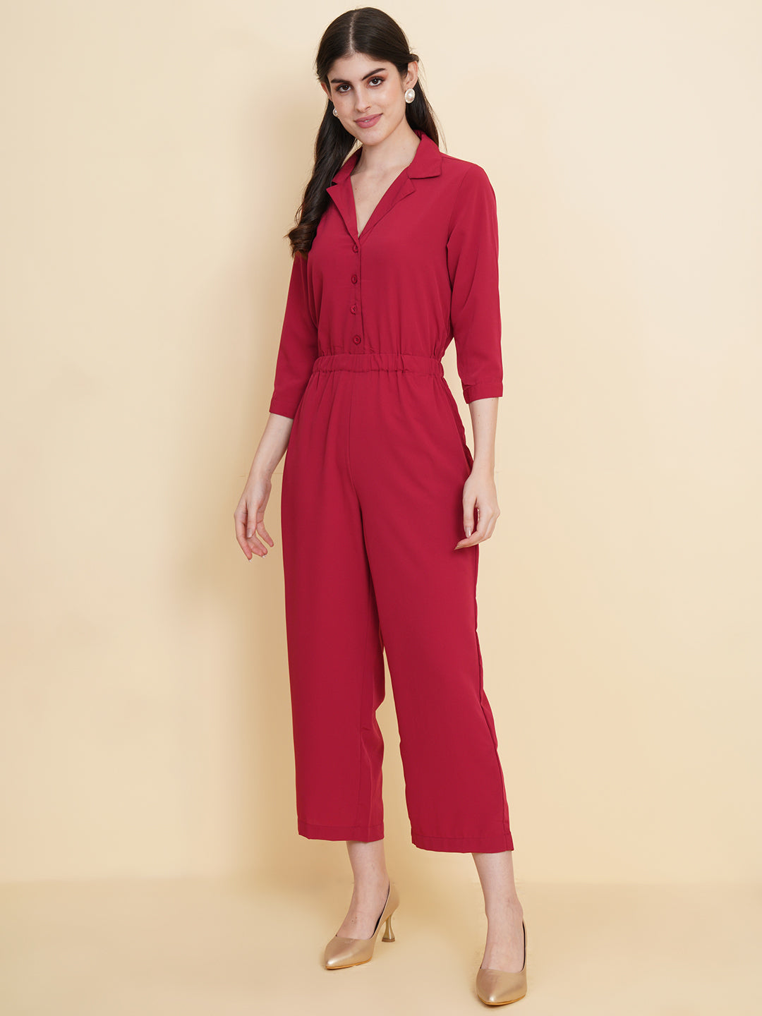 Get ready to make a bold statement with our black formal jumpsuit for women! Tailored in crepe, it features a coat collar with front buttoning and elasticated waist and two side pockets to slip in your essentials. This elegant piece combines sleekness and sophistication, perfect for official and casual wear.