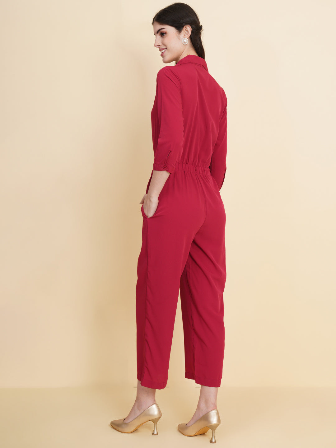 Get ready to make a bold statement with our black formal jumpsuit for women! Tailored in crepe, it features a coat collar with front buttoning and elasticated waist and two side pockets to slip in your essentials. This elegant piece combines sleekness and sophistication, perfect for official and casual wear.
