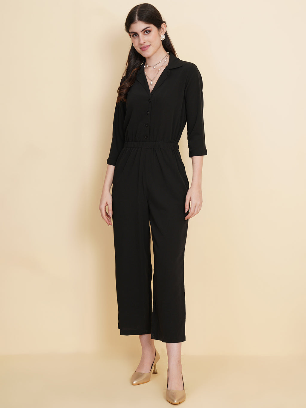 Get ready to make a bold statement with our black formal jumpsuit for women! Tailored in crepe, it features a coat collar with front buttoning and elasticated waist and two side pockets to slip in your essentials. This elegant piece combines sleekness and sophistication, perfect for official and casual wear.