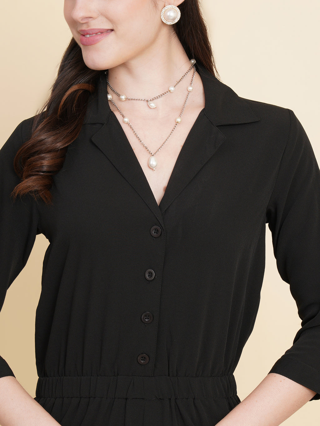 Get ready to make a bold statement with our black formal jumpsuit for women! Tailored in crepe, it features a coat collar with front buttoning and elasticated waist and two side pockets to slip in your essentials. This elegant piece combines sleekness and sophistication, perfect for official and casual wear.