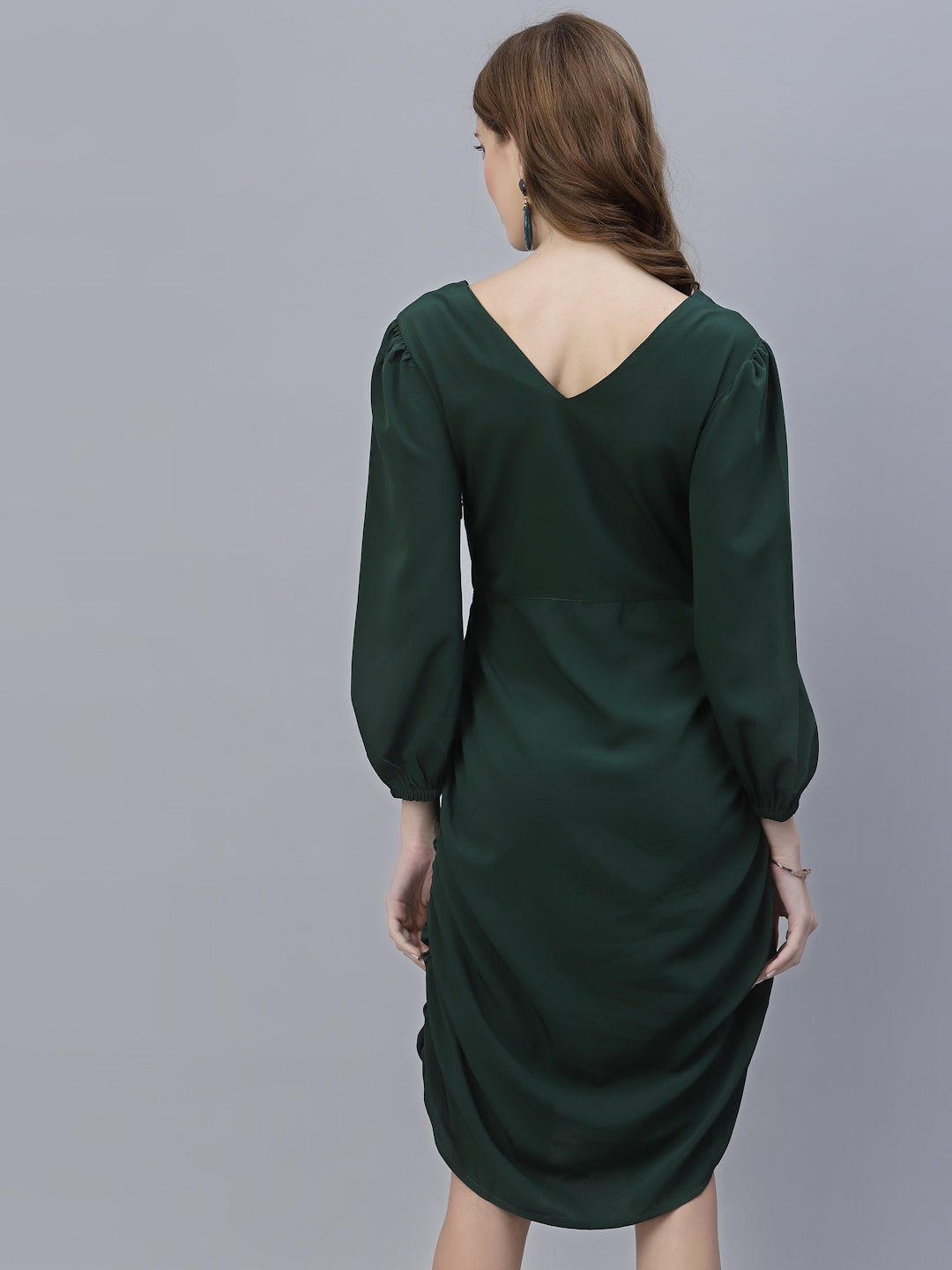 uched bodycon dress in crepe available in 3 different colours. Crafted in a self-design fabric, it features a ruched detail on the side, a V neck and a zip closure.