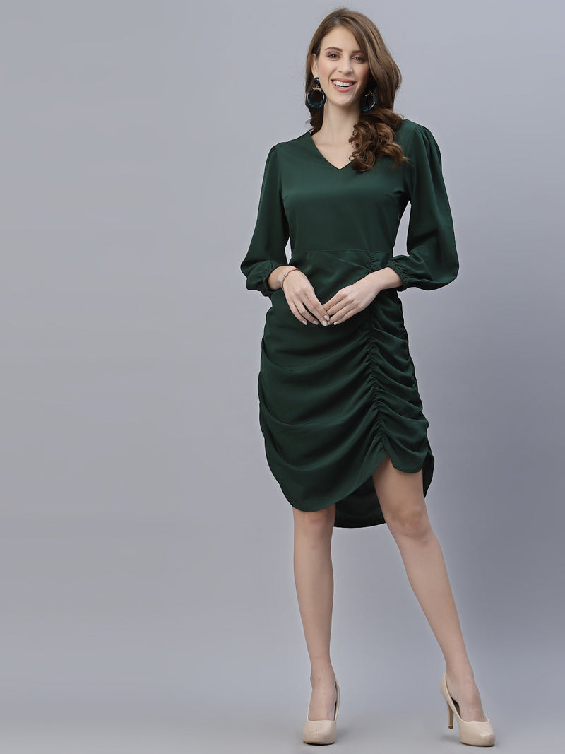 Ruched bodycon dress in crepe available in 3 different colours. Crafted in a self-design fabric, it features a ruched detail on the side, a V neck and a zip closure.
