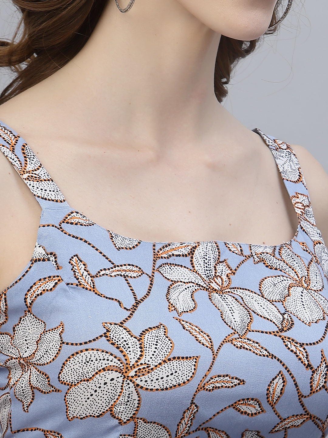 A co-ordinate set is a two-piece outfit consisting of a top and bottom that are designed to be worn together. The lavender printed co-ordinate set you mentioned comes with a strappy blouse and a pleated palazzo in women wear catogory.