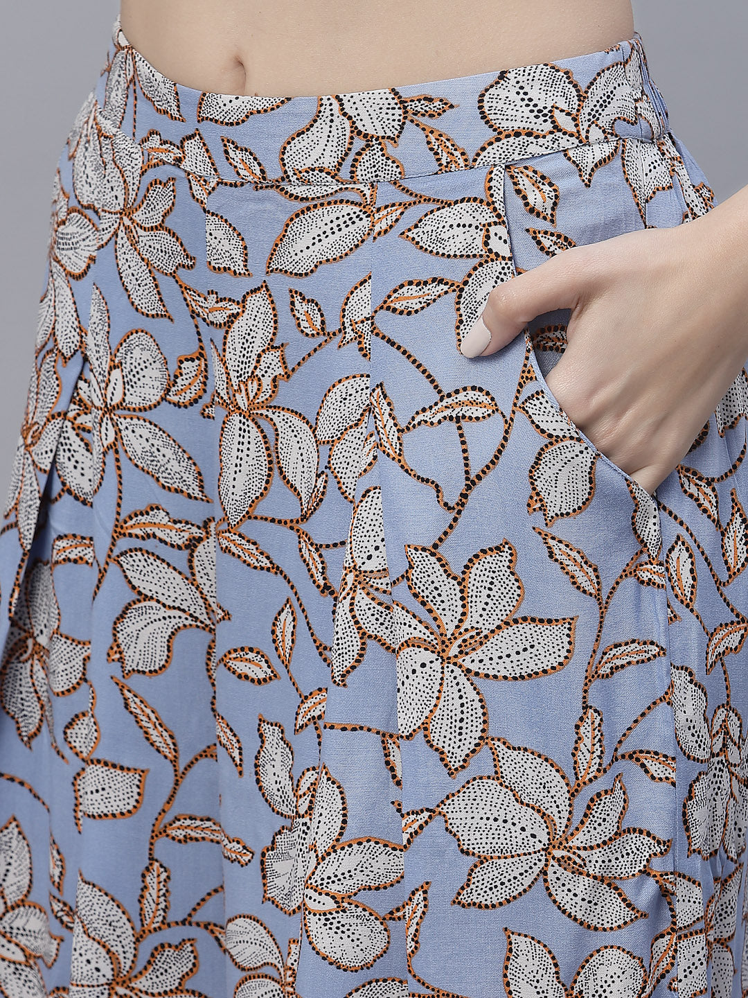 A co-ordinate set is a two-piece outfit consisting of a top and bottom that are designed to be worn together. The lavender printed co-ordinate set you mentioned comes with a strappy blouse and a pleated palazzo in women wear catogory.