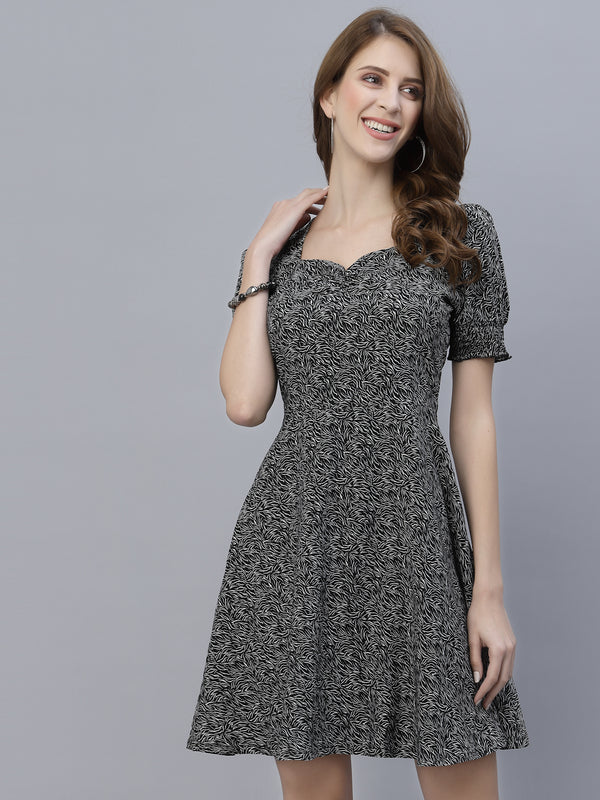 This printed short dress features a ruched neckline and smocked sleeves, creating a feminine and flirty look. The circular flare design adds a playful and fun touch to the dress, making it perfect for a summer day or a night out.