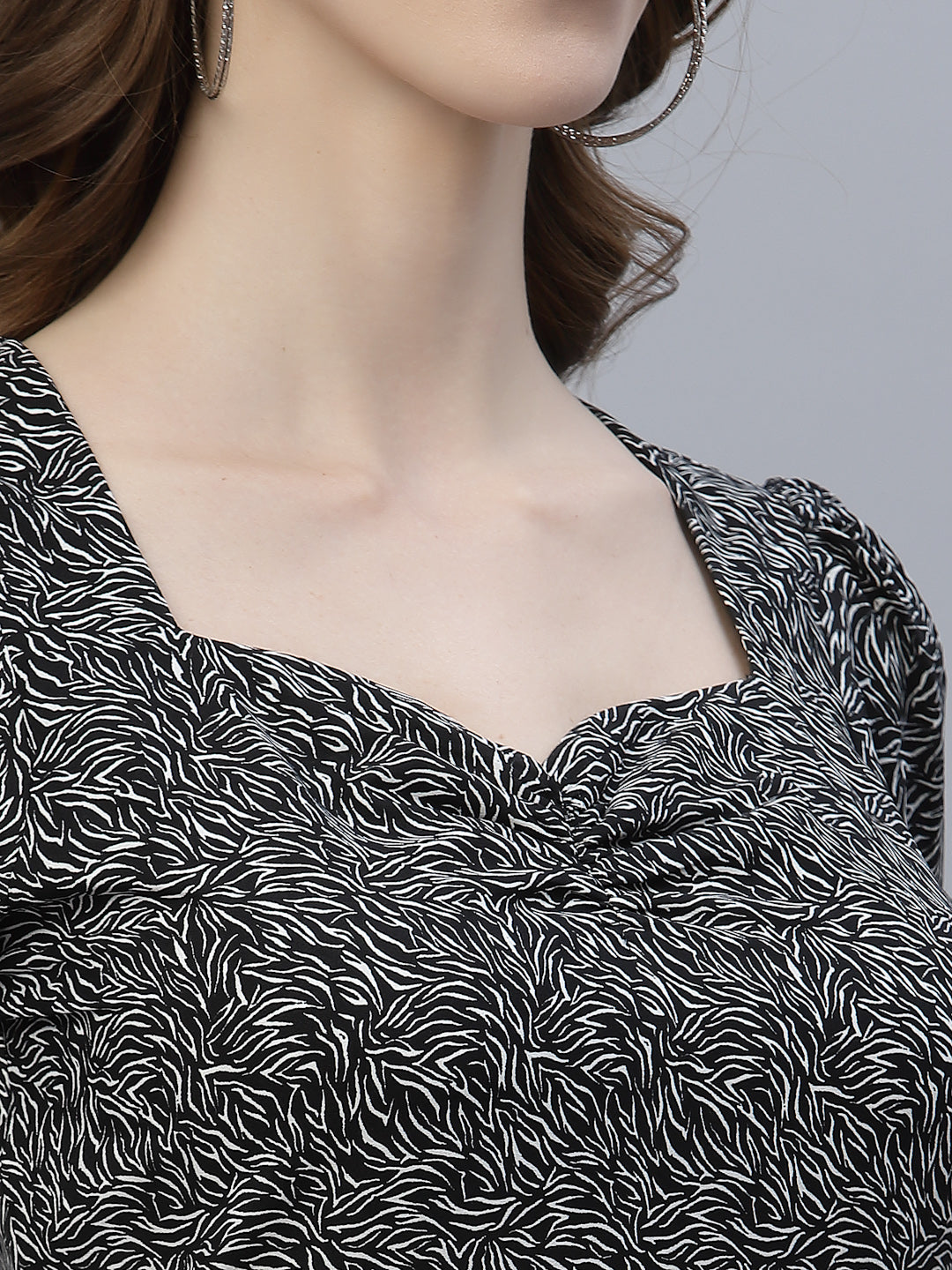 This printed short dress features a ruched neckline and smocked sleeves, creating a feminine and flirty look. The circular flare design adds a playful and fun touch to the dress, making it perfect for a summer day or a night out.