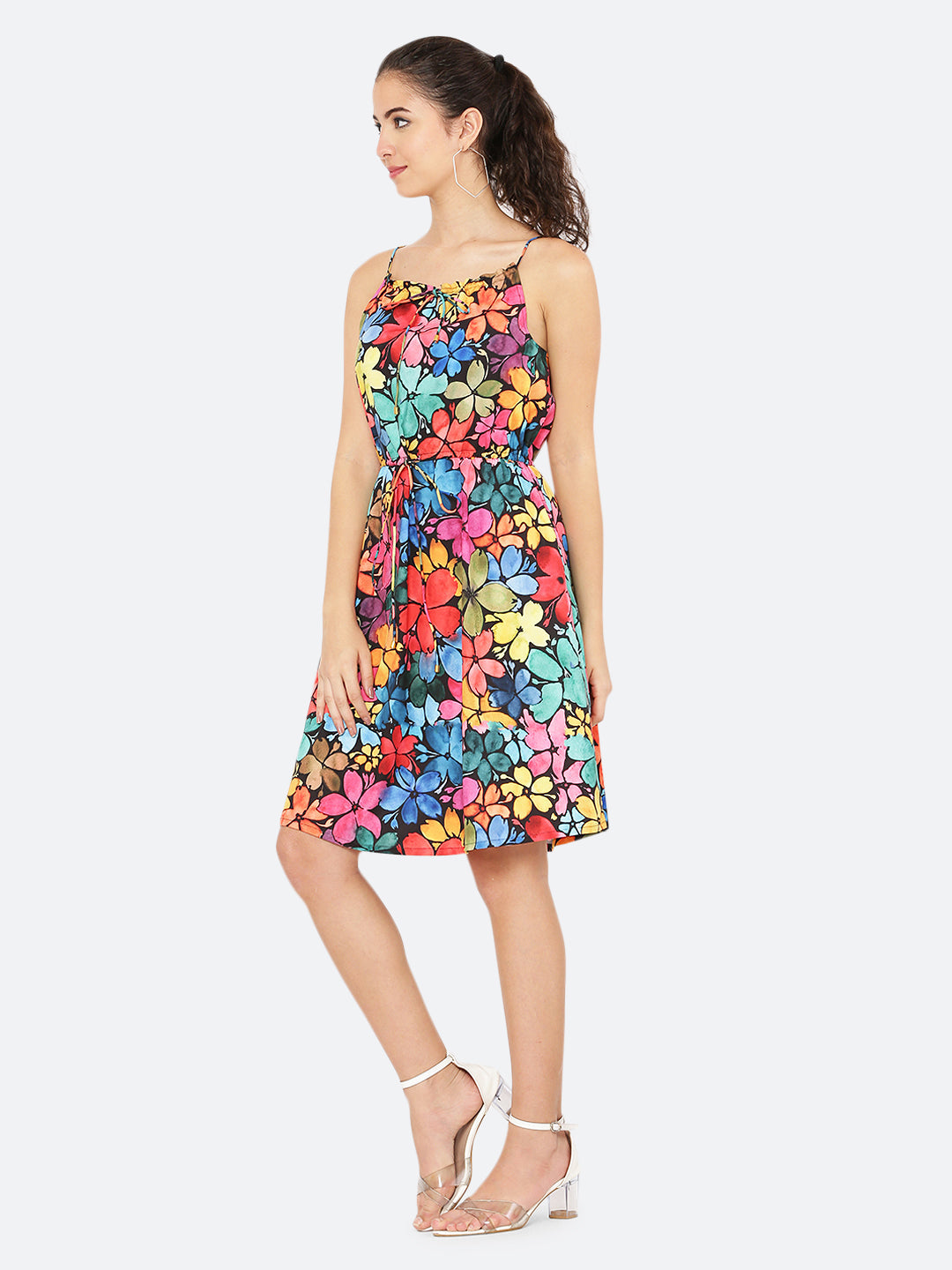 A floral printed halter neck dress with a drawstring waist and side pockets sounds like a stylish and comfortable summer dress. The halter neck style allows for a bit of skin to be shown and the drawstring waist allows for a flattering, adjustable fit. The side pockets add a practical touch and convenience, allowing you to keep small essentials close at hand.